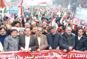 فیصل آباد: پاکستان عوامی تحریک کی شہدائے پشاور کے ساتھ اظہار یکجہتی اور دہشت گردی کیخلاف ریلی