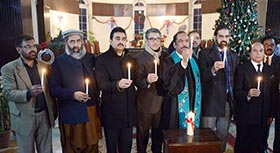نولکھا چرچ لاہور میں دعائیہ تقریب، شہدائے پشاور کی یاد میں شمعیں روشن کی گئیں