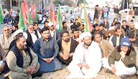 فیصل آباد: پاکستان عوامی تحریک کے رہنماؤں کی مجلس وحدت المسلمین کے دھرنے میں شرکت