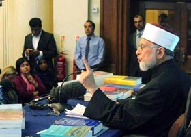 Yahoo News: Pakistani Cleric Launches Anti-ISIS Curriculum in Britain