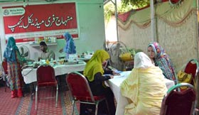 شہر اعتکاف 2015: خواتین اعتکاف گاہ میں منہاج فری میڈیکل کیمپ کا انعقاد