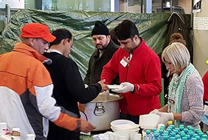 آسٹریا: منہاج ویلفیئرفاؤنڈیشن کی پناہ گزین کیمپ میں کھانے کی فراہمی