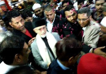 انڈیا: ڈاکٹر طاہرالقادری کا دہلی ایئرپورٹ پہنچنے پر شاندار استقبال