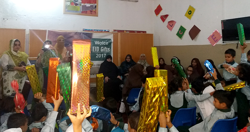 سیالکوٹ: آغوش گرائمر سکول (فار آرفن) میں عید گفٹ کی تقسیم 