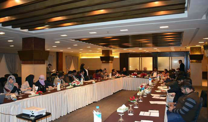 MWL participates in a roundtable discussion on educational reforms