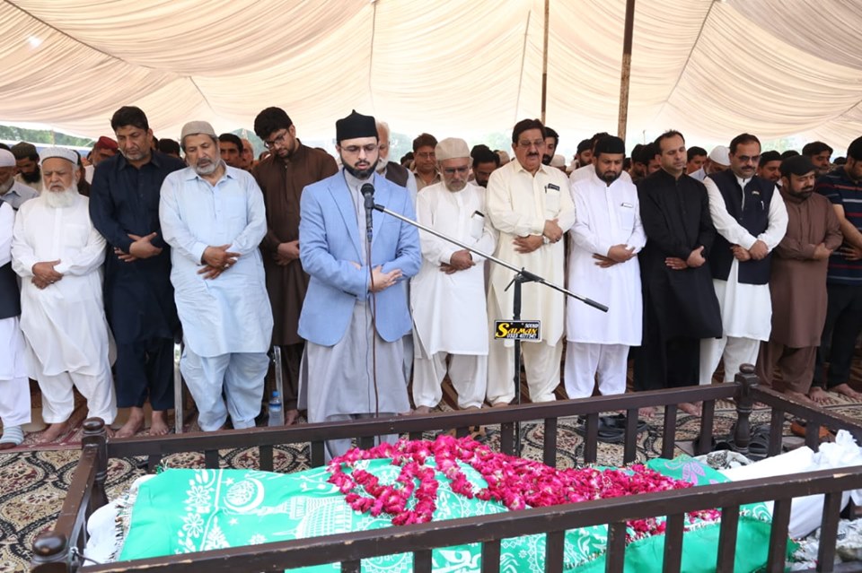 شیخ الاسلام ڈاکٹر محمد طاہرالقادری کے جواں سالہ بھانجے عدنان جاوید کی نماز جنازہ  لاہور میں ادا کر دی گئی