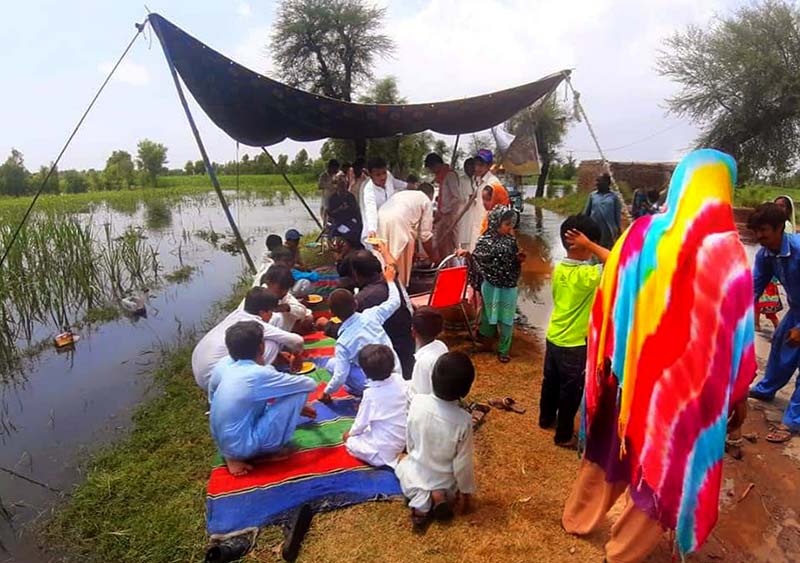 سرگودھا: دریائے جہلم کے کنارے منہاج ویلفیئر فاؤنڈیشن کا امدادی کیمپ