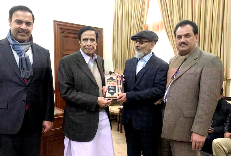 GM Malik gifts Quranic Encyclopedia to Chaudhry Pervez Elahi
