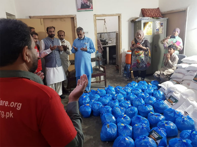 پتوکی (قصور): منہاج ویلفیئر فاؤنڈیشن کی جانب سے 200 مستحق گھرانوں میں راشن پیکجز کی تقسیم