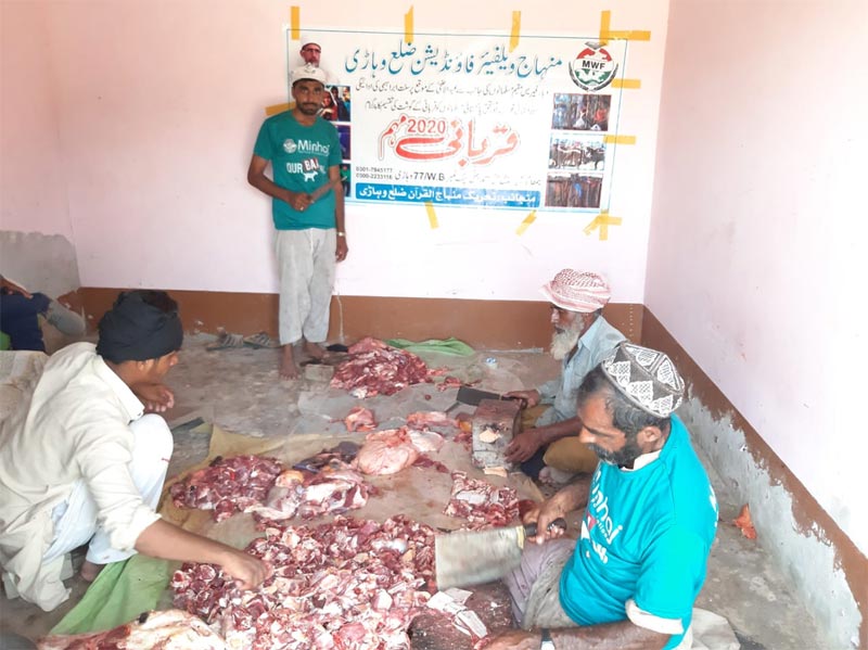 بہاولپور: منہاج ویلفیئر فاؤنڈیشن کے زیراہتمام اجتماعی قربانی، مستحقین میں گوشت کی تقسیم