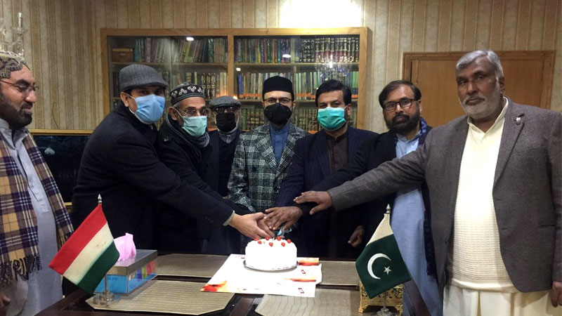 تحریک منہاج القرآن کے زیراہتمام بانیٔ پاکستان کے یوم ولادت پر کیک کاٹنے کی تقریب