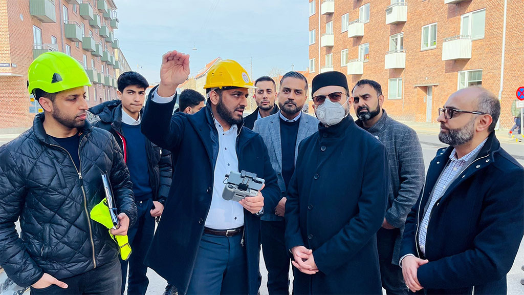 Dr Hassan Mohi-ud-Din Qadri visits construction site of Amager center