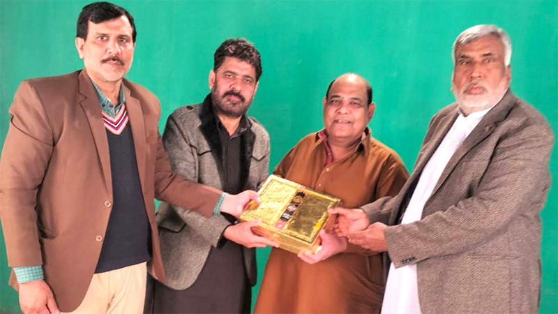 منہاج القرآن کے رہنماؤں کی معروف آرٹسٹ آغا ماجد سے ملاقات