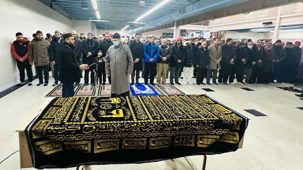 کینیڈا: شیخ الاسلام ڈاکٹر محمد طاہرالقادری نے مالک محمد سلیم میاں کی زوجہ محترمہ کی نمازِ جنازہ پڑھائی
