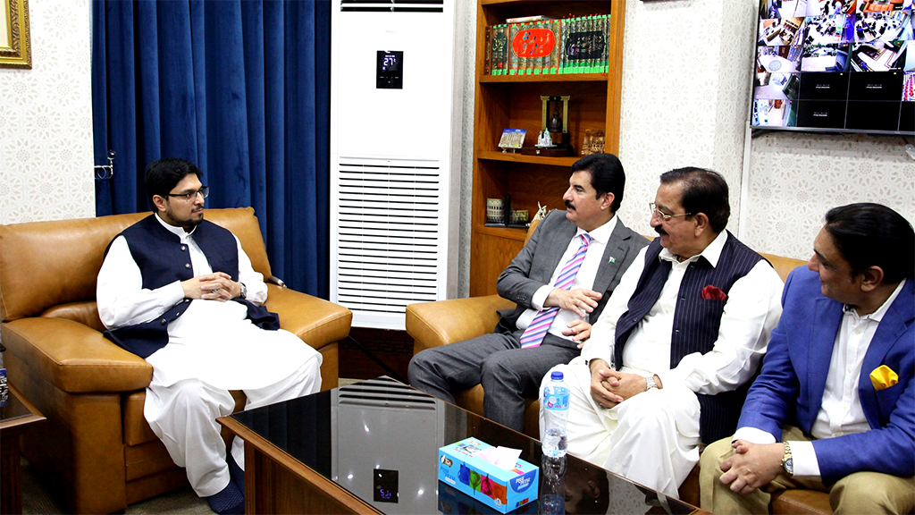 Governor KP visits MQI Secretariat, pays tribute to Shaykh-ul-Islam 