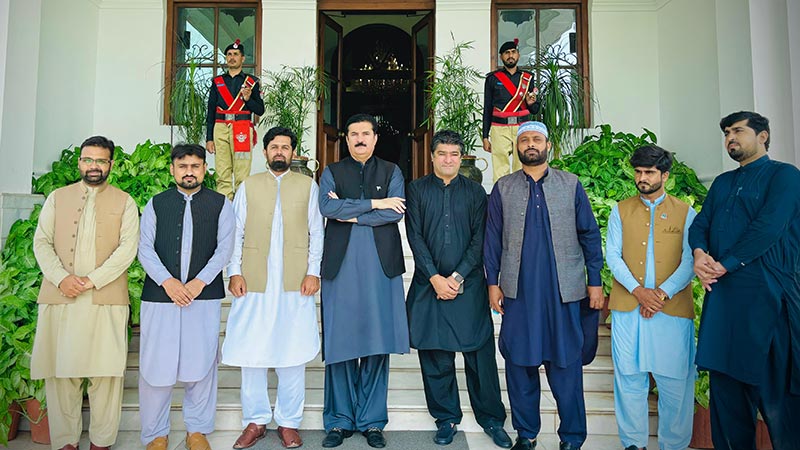 PAT leaders call on KP Governor Faisal Karim Kundi