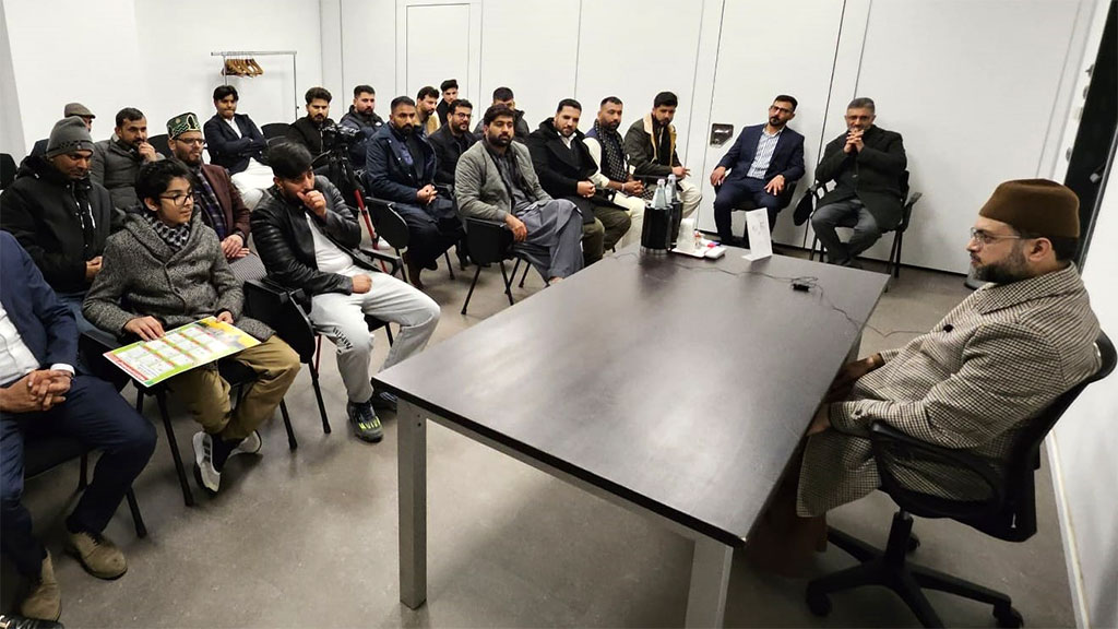 Italy, Modena: Dr. Hassan Mohiuddin Qadri Meets with Members and Workers of  Minhaj-ul-Quran International