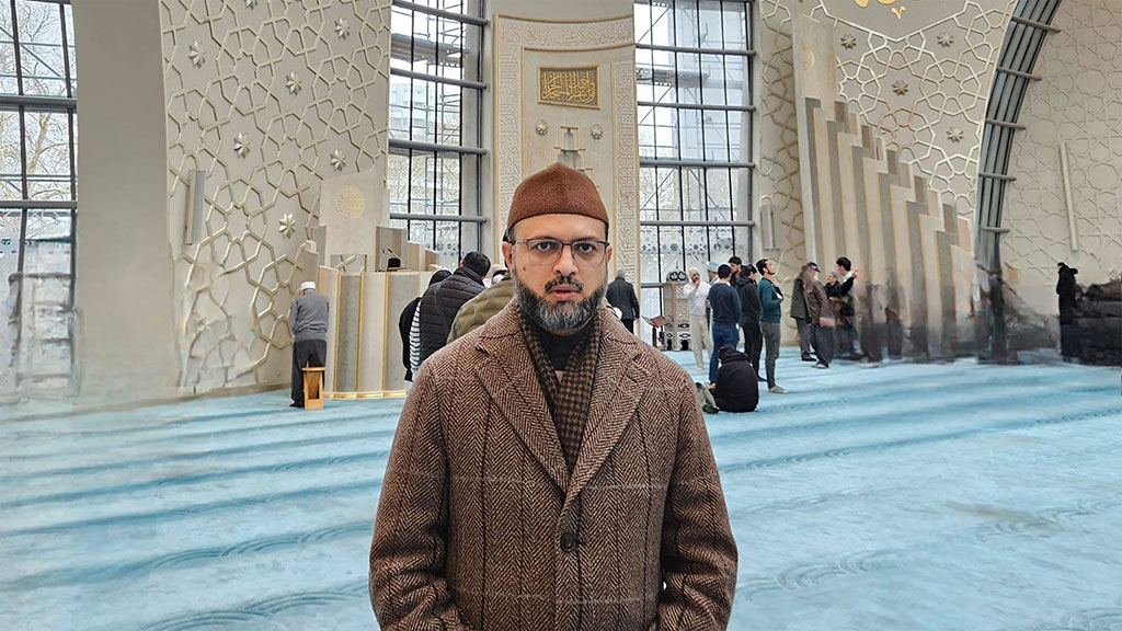 Dr. Hassan Mohiuddin Qadri Visits Cologne Central Mosque and Offers Jummah Prayer