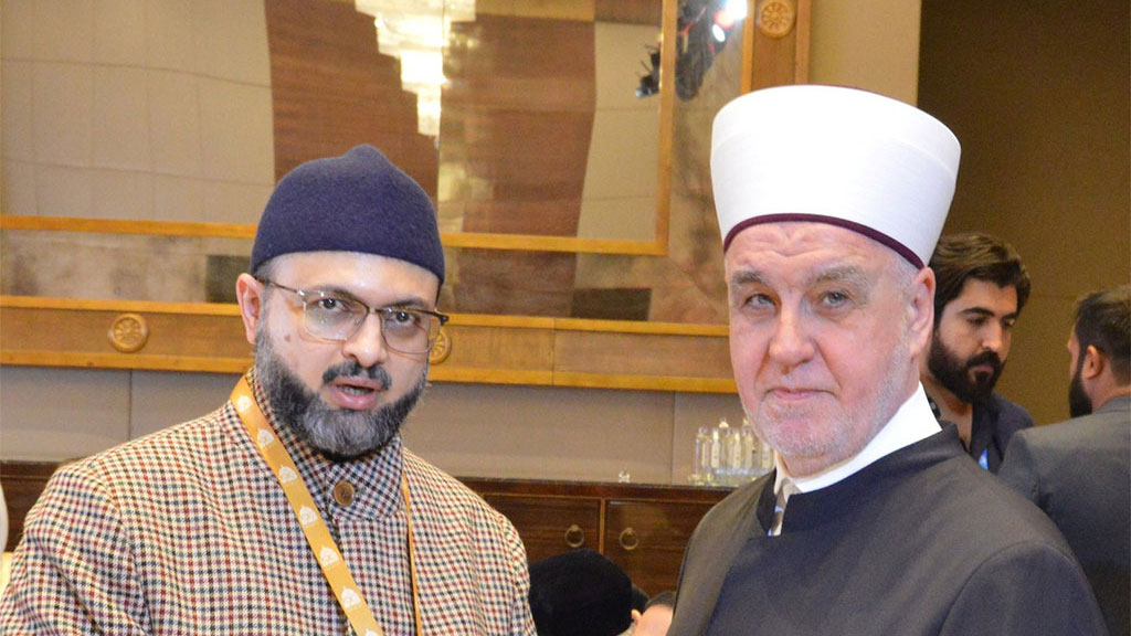 Dr. Hassan Mohiuddin Qadri Presents Dustur al-Madina al-Munawwara to Grand Mufti of Bosnia