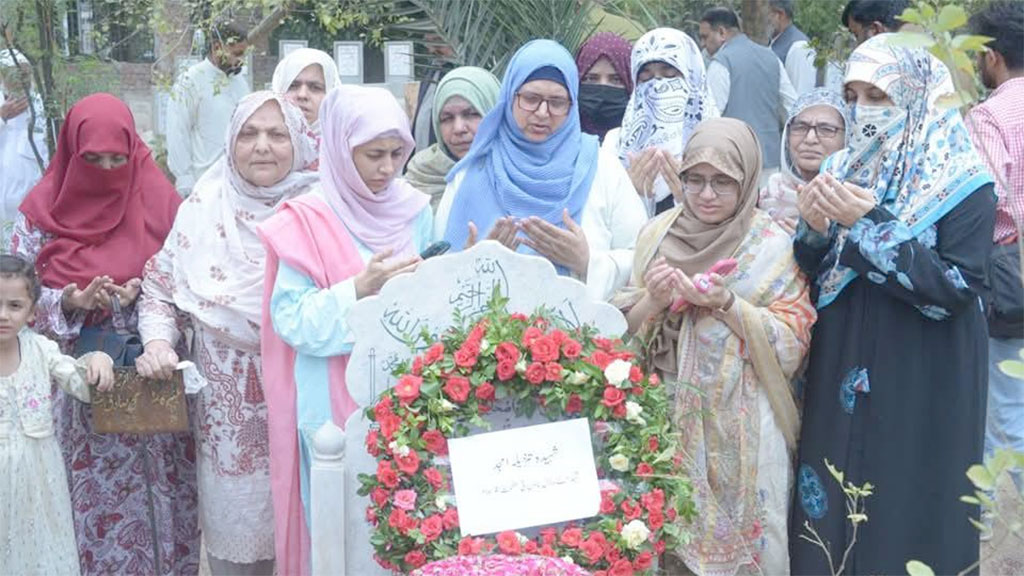 ماڈل ٹاؤن کے شہداء کو خراج عقیدت | منہاج القرآن ویمن لیگ کے وفد کی قبروں پر حاضری