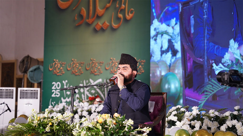 عالمی شہرت قاری اللہ بخش نقشبندی اور قاری نور احمد چشتی 42ویں عالمی میلاد کانفرنس میں تلاوتِ کلامِ الٰہی کی سعادت حاصل کرتے ہوئے