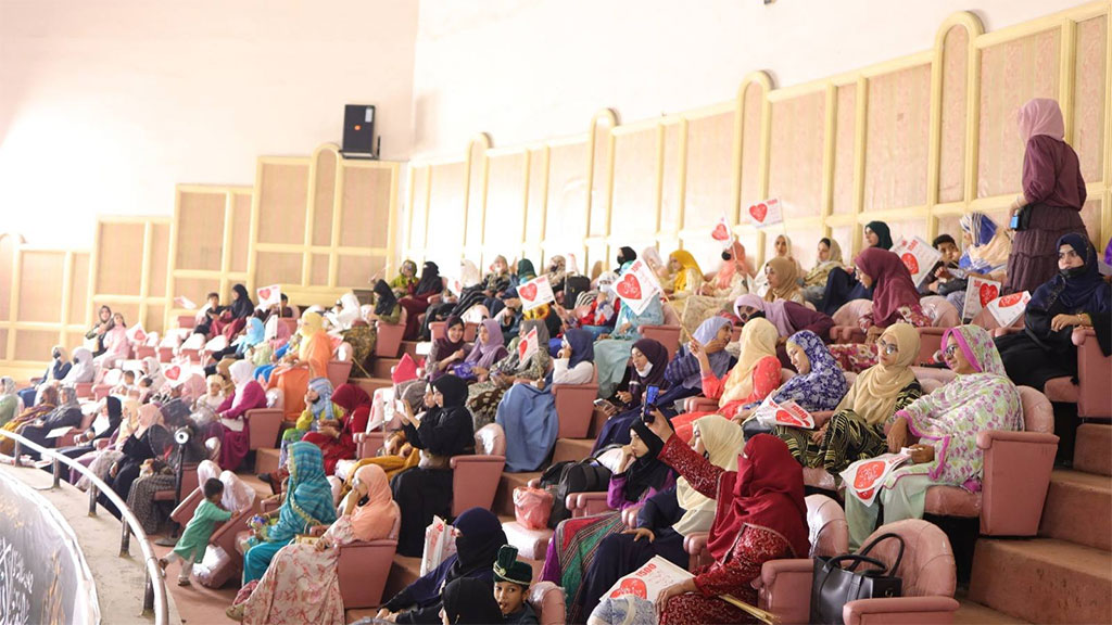 42 ویں عالمی میلاد کانفرنس ایوانِ اقبال لاہور: علما، مشائخ اور خواتین سمیت ہر طبقۂ فکر کی بھرپور شرکت