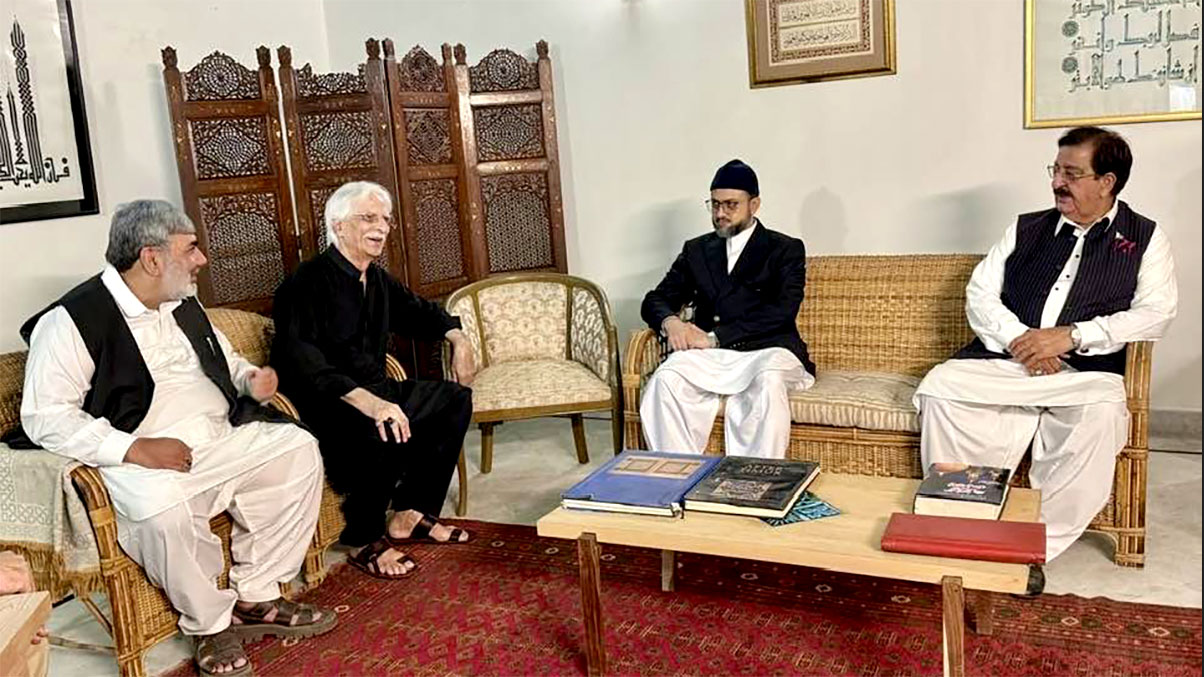 پروفیسر ڈاکٹر حسن محی الدین قادری کا معروف خطاط استاد رشید بٹ کے اسٹوڈیو کا دورہ