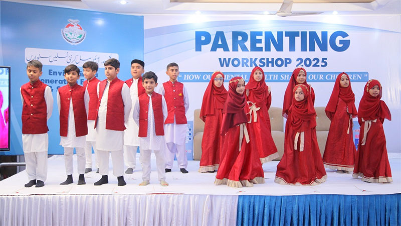 ایگرز کے زیرِاہتمام والدین کے لیے منعقدہ ایک روزہ تربیتی ورکشاپ، ننھے طلبہ و طالبات نے خوبصورت انداز میں نعت اور نشید پیش کیں
