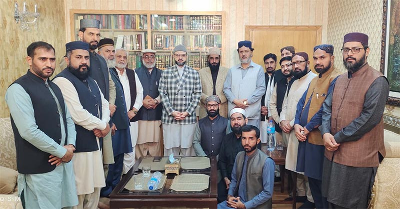 پروفیسر ڈاکٹر حسن محی الدین قادری سے کالج آف شریعہ اینڈ اسلامک سائنسز کے اساتذہ کی پرنسپل پروفیسر ڈاکٹر محمد ممتاز الحسن باروی کی قیادت میں ملاقات