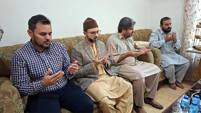 پروفیسر ڈاکٹر حسن محی الدین قادری کی حاجی منظور حسین کے بڑے بھائی میاں محمد صادقؒ کے انتقال پر اُن کی رہائش گاہ پر اہلِ خانہ کے ساتھ اظہارِ تعزیت