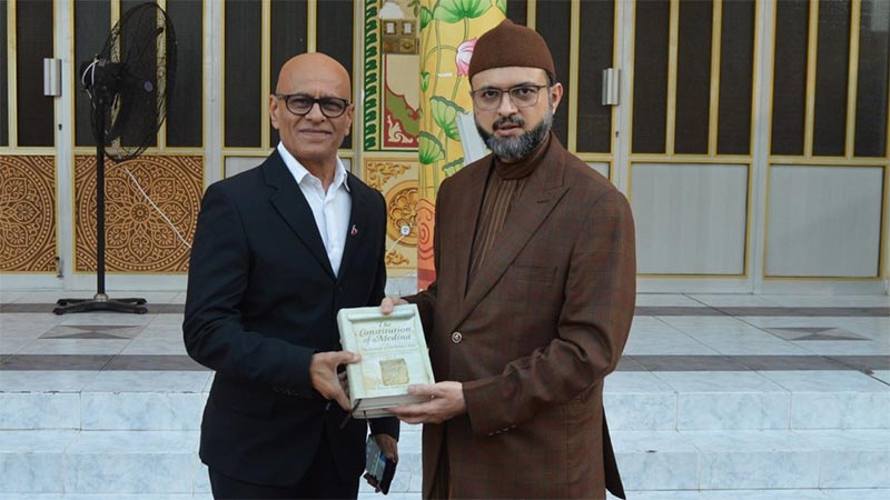 Prof. Dr. Hassan Mohiuddin Qadri Visits 212-Year-Old The-Shrinathji-Hindu Temple in Bahrain