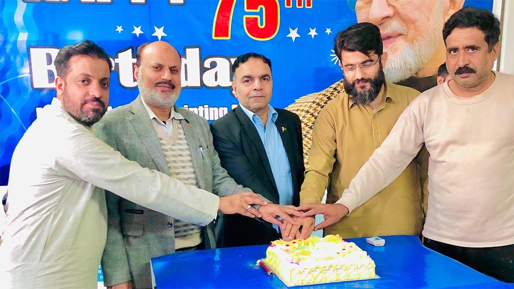 منہاج القرآن پبلیکیشنز پاکستان کے زیر اہتمام شیخ الاسلام ڈاکٹر محمد طاہر القادری کی 75 ویں سالگرہ کے موقع پر کیک کاٹنے کی تقریب