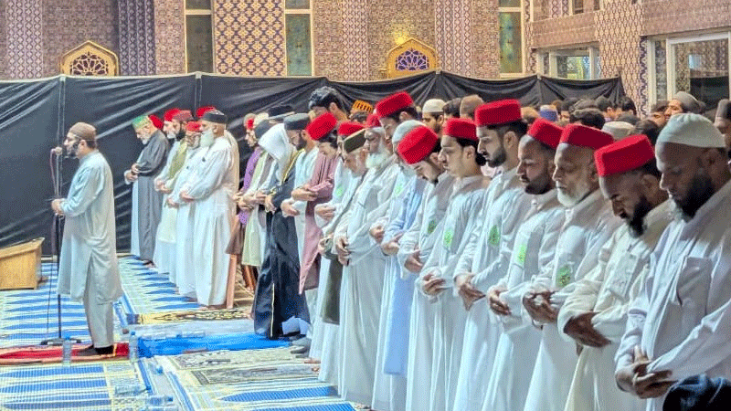 جامع شیخ الاسلام ماڈل ٹاؤن لاہور میں نمازِ تراویح کے اجتماع کے روح پرور مناظر