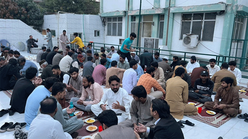 مرکزی سیکرٹریٹ منہاج القرآن انٹرنیشنل میں مرکزی اسٹاف ممبران کے لیے منعقدہ افطار کے خوبصورت مناظر