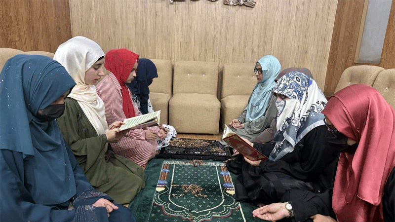 ویمن لیگ آفس میں بریگیڈیئر (ر) اقبال احمد خان کے ایصالِ ثواب کے لیے قرآن خوانی