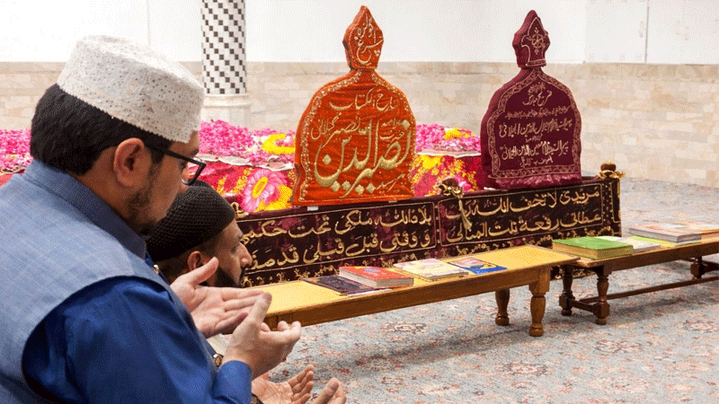 پیر نصیر الدین نصیر چشتی قادری گولڑوی رضی اللہ عنہ کے مزارِ اقدس پر صدر منہاج القرآن انٹرنیشنل پروفیسر ڈاکٹر حسین محی الدین قادری کی حاضری 