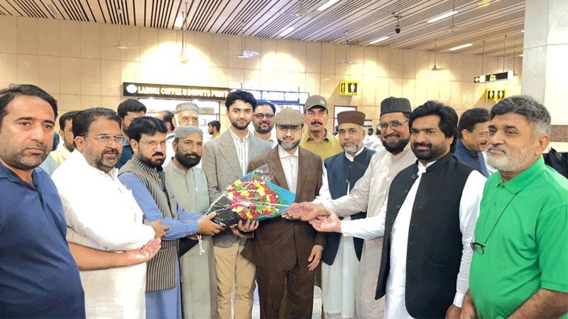 ڈاکٹر حسن محی الدین قادری کا یورپ کے کامیاب تنظیمی دورے کے بعد لاہور واپسی پر پرتپاک استقبال