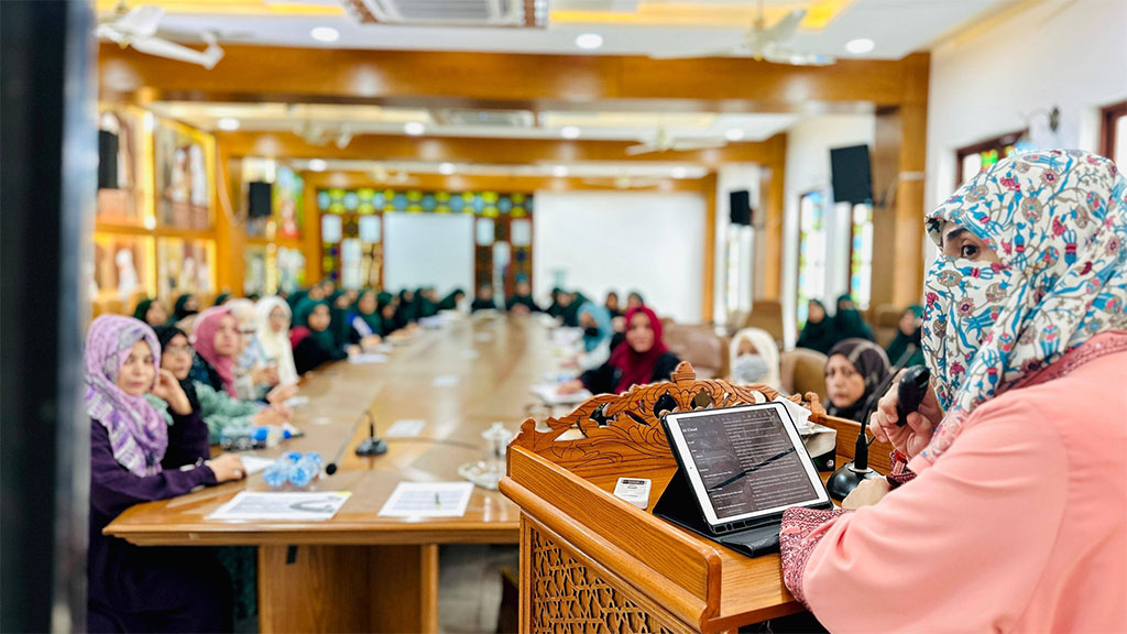 Miss Fizzah Hussain Qadri Holds Inspiring Session for Al-Shahadat-ul-Almiyah Students at Minhaj College for Women