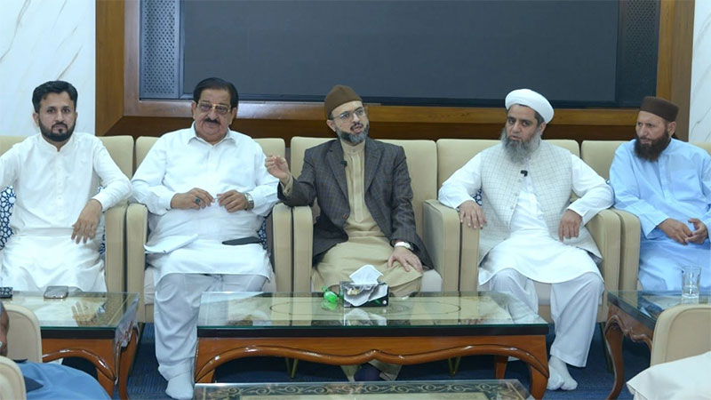پروفیسر ڈاکٹر حسن محی الدین قادری سے سرپرستِ تحریک منہاج القرآن خیبرپختونخوا صاحبزادہ پیر سعید حسین القادری کی تنظیمی عہدیداران کے ہمراہ خصوصی ملاقات